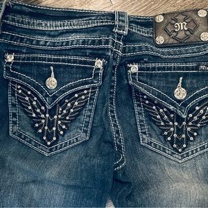 WOMANS MISS ME SKINNY JEANS 27 inseam.